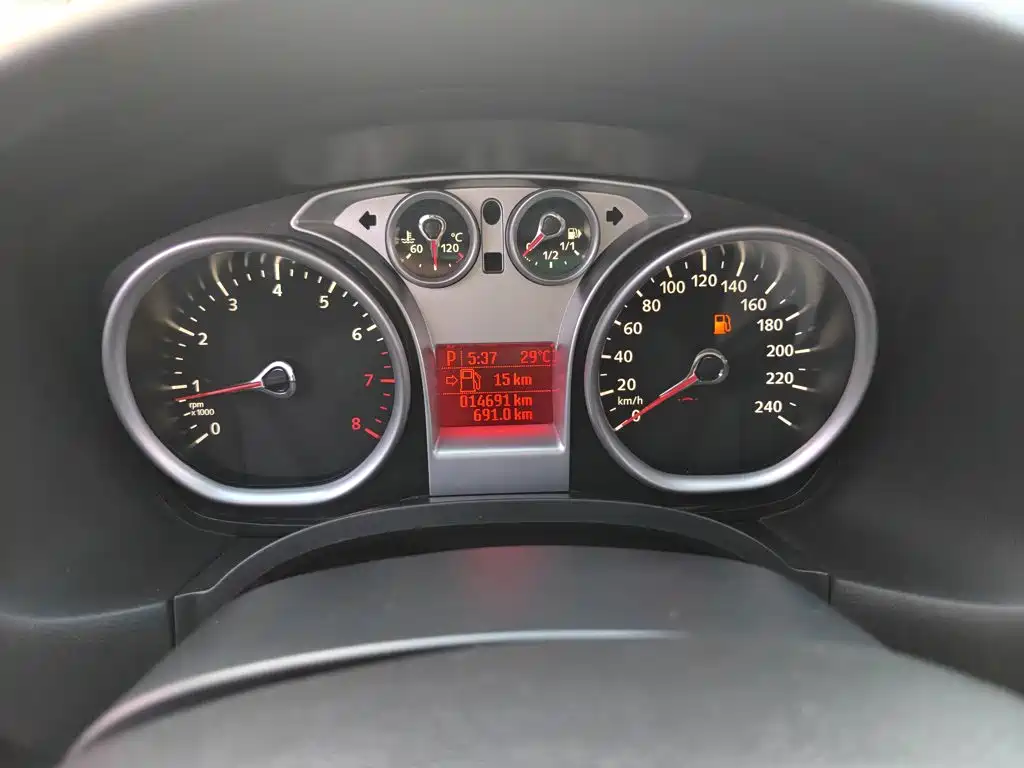 Ford Focus 2013 1.8L AT