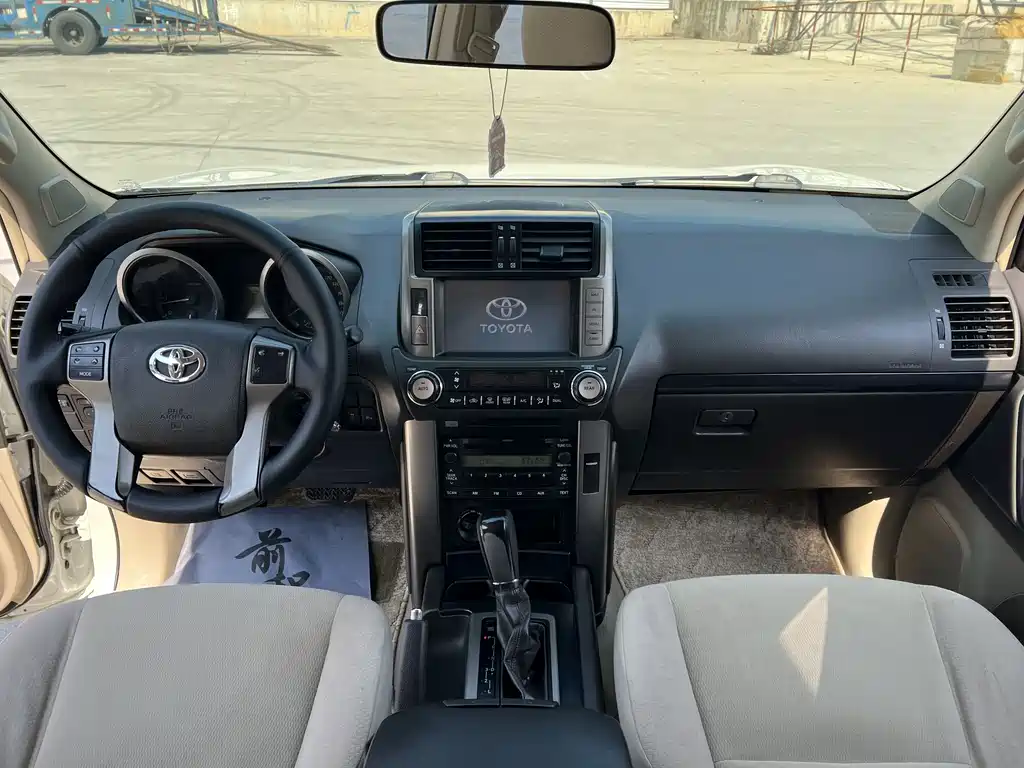 Toyota Land Cruiser Prado 2010 2.7L AT Standard