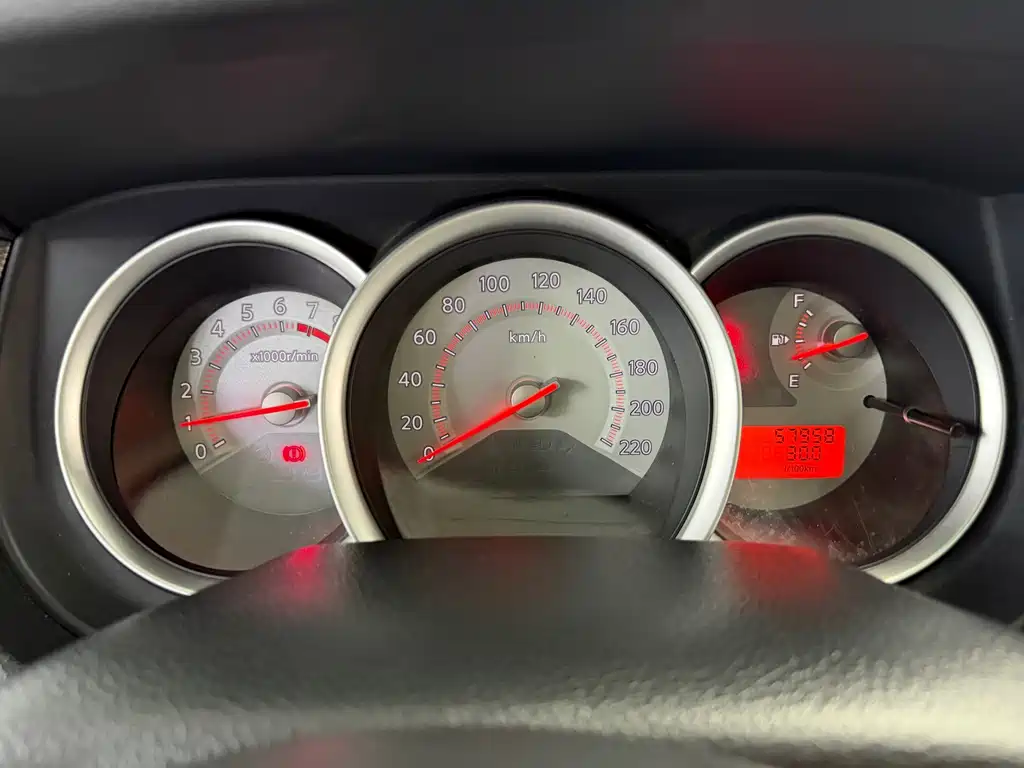 Nissan Tiida — миниатюра 4