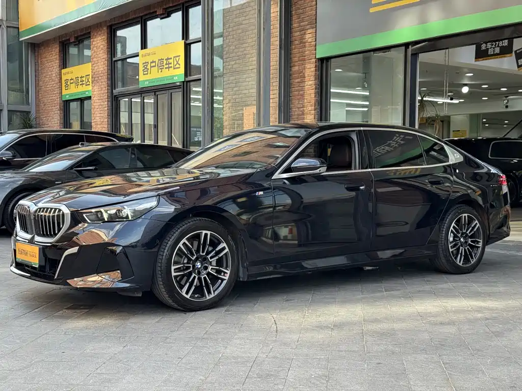 BMW 5 Series — миниатюра 4