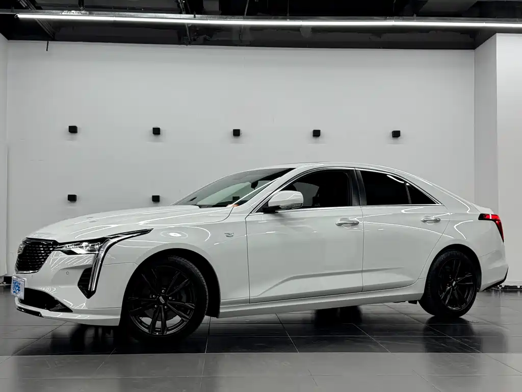 Cadillac CT4 2022