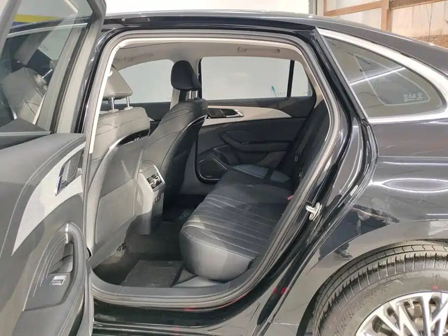 Hongqi Hongqi H5 — миниатюра 11