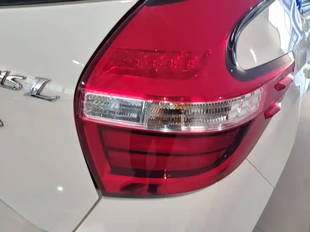 Toyota Yaris L — миниатюра 8