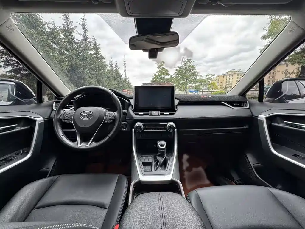 Toyota RAV4 — миниатюра 15