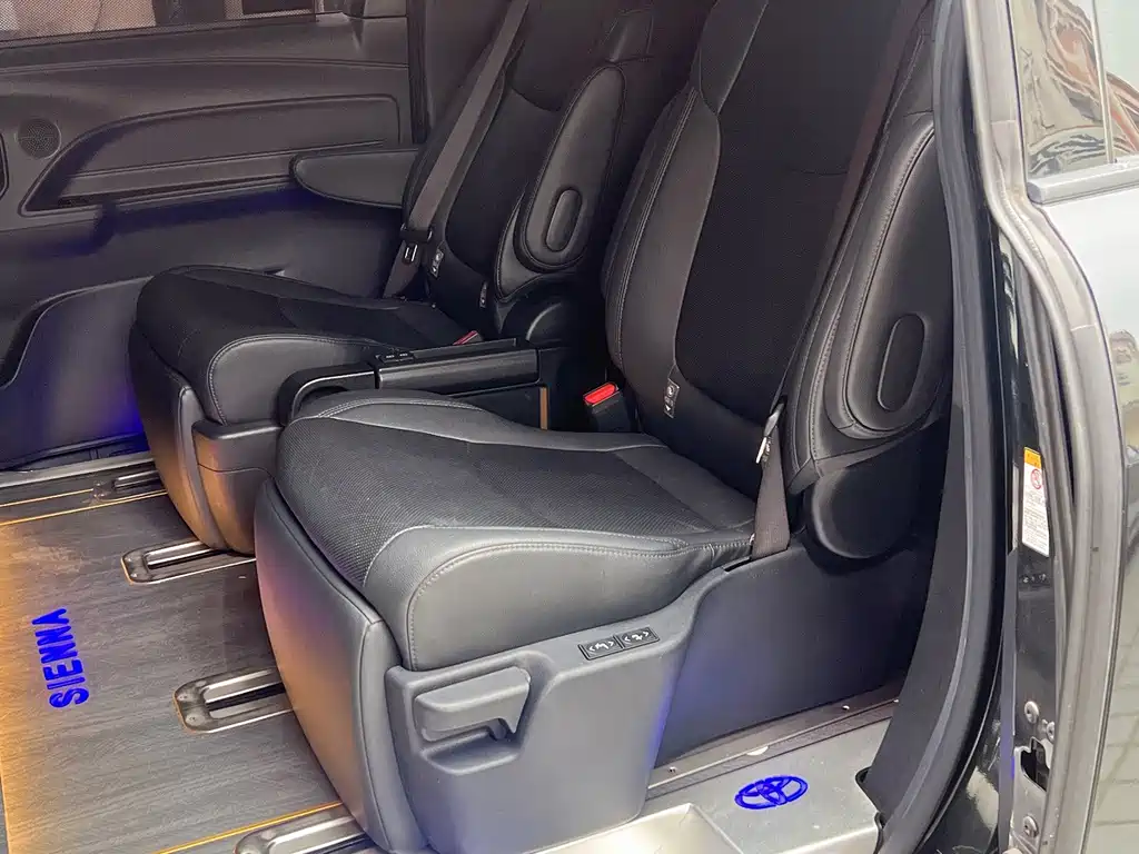 Toyota Sienna — миниатюра 5
