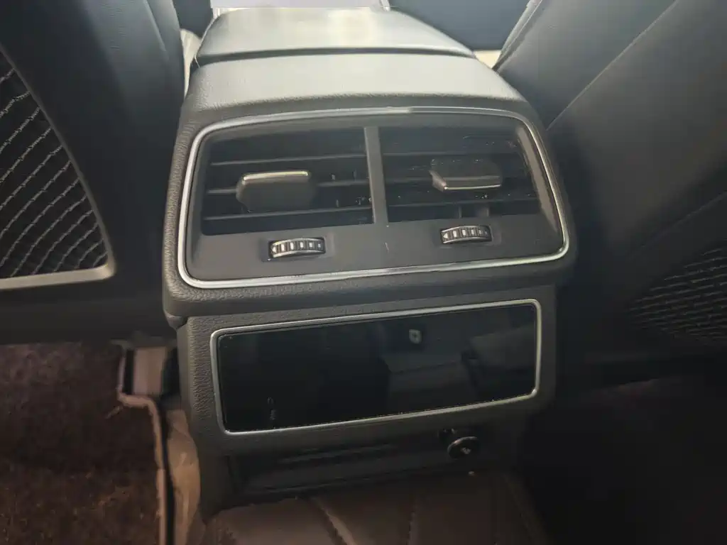 Audi A6L — миниатюра 12