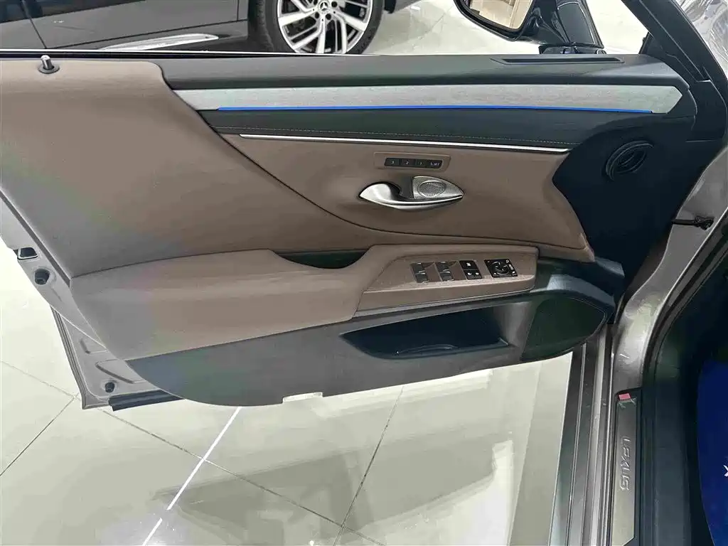 Lexus ES — миниатюра 6