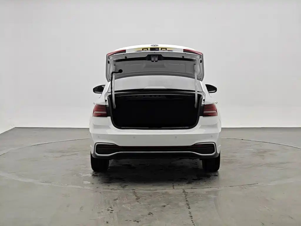 Volkswagen Lavida — миниатюра 10