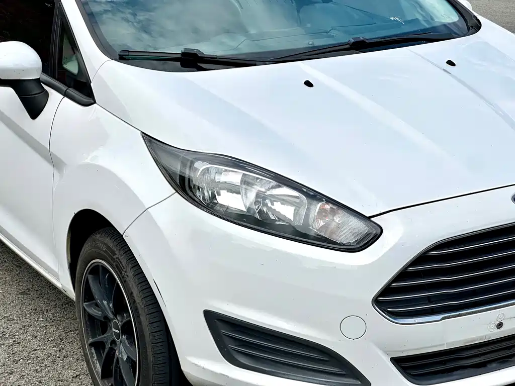 Ford Fiesta 2013 1.5L MT
