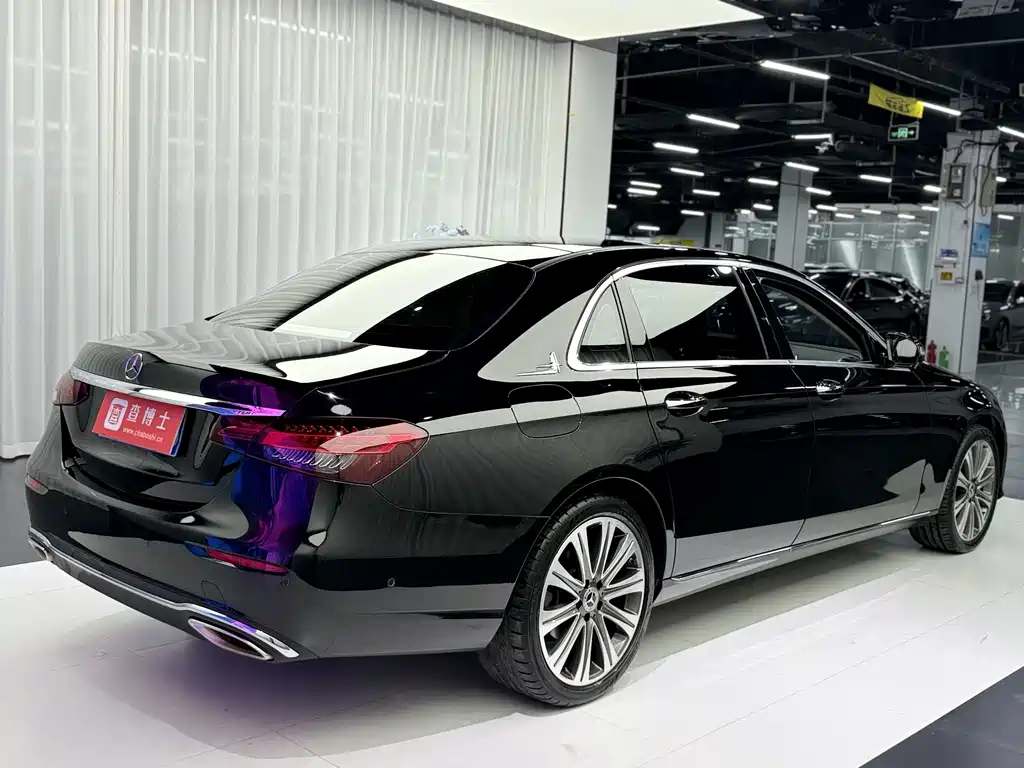 Mercedes-Benz E-Class — миниатюра 11