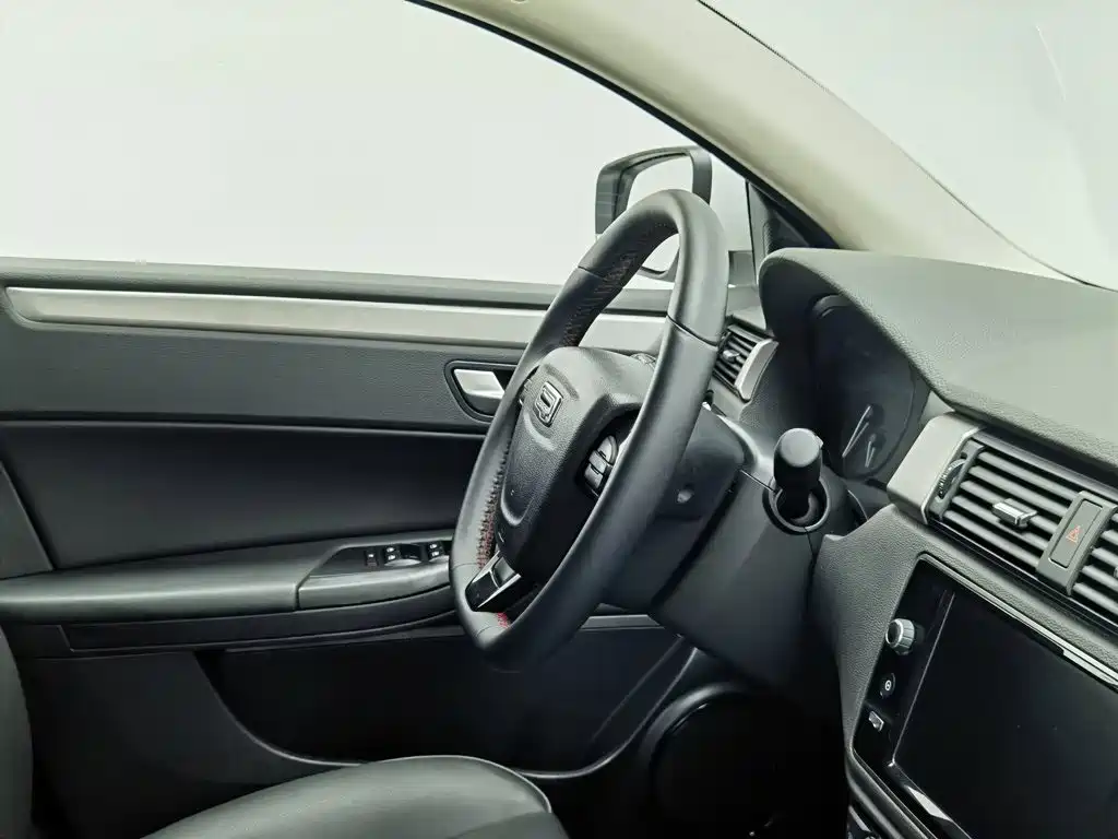 Qoros Qoros 3 — миниатюра 22