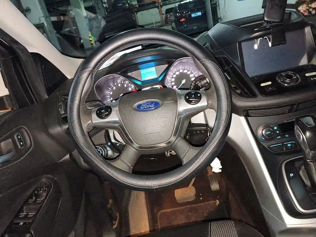 Ford Kuga — миниатюра 11