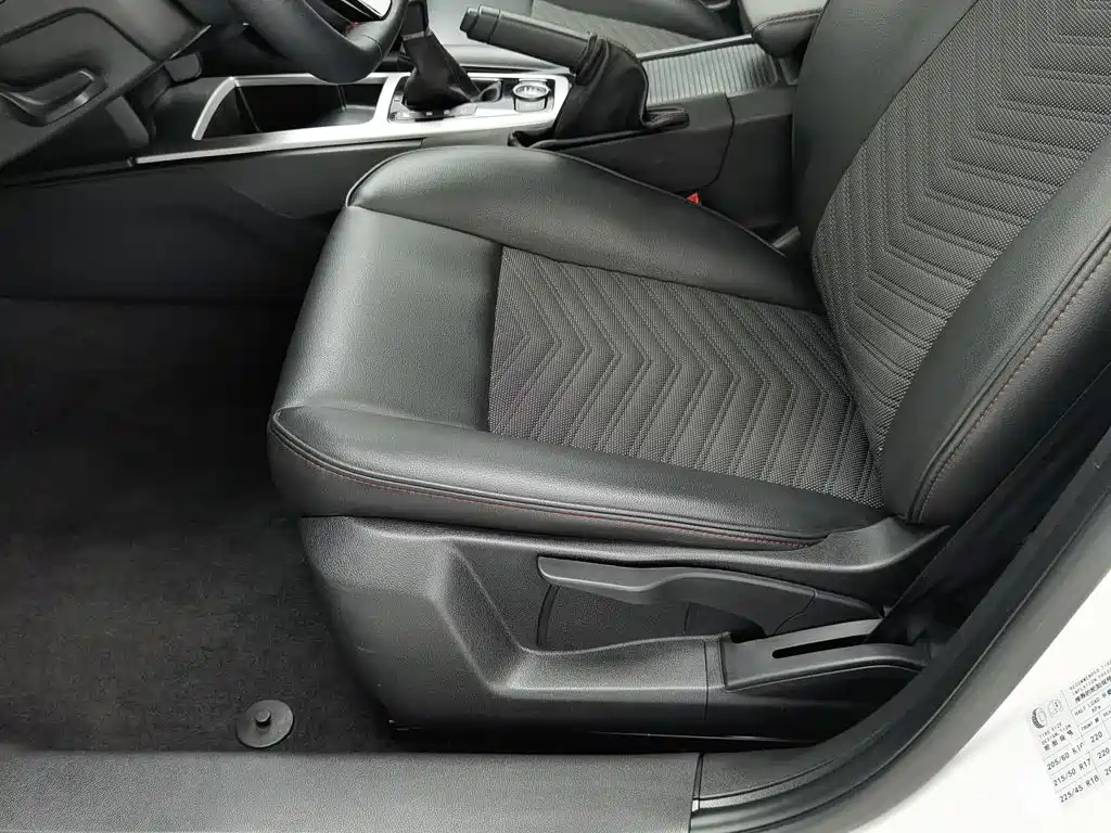 Qoros Qoros 3 — миниатюра 20