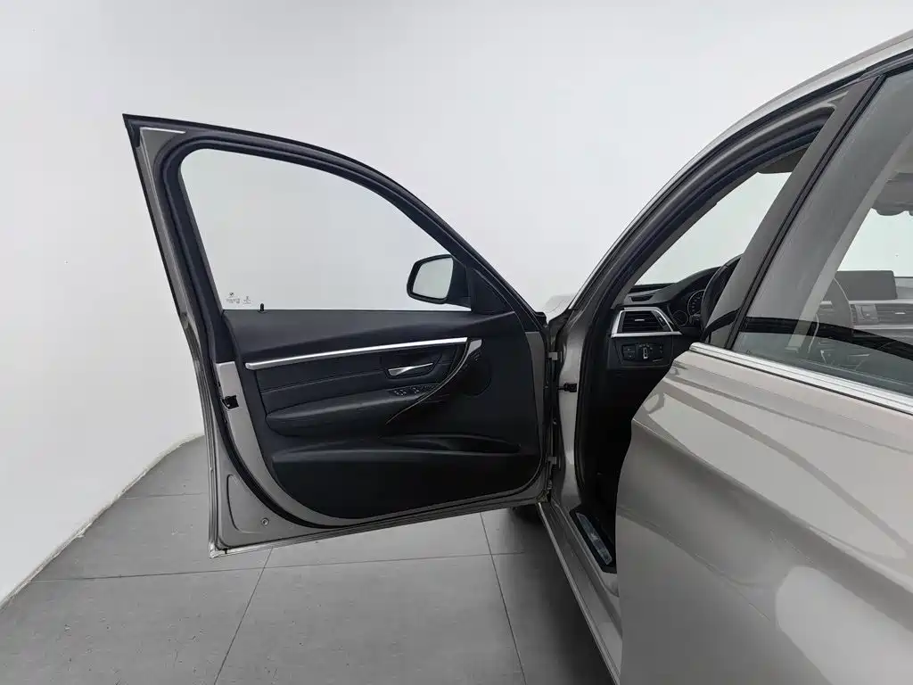 BMW 3 Series — миниатюра 8