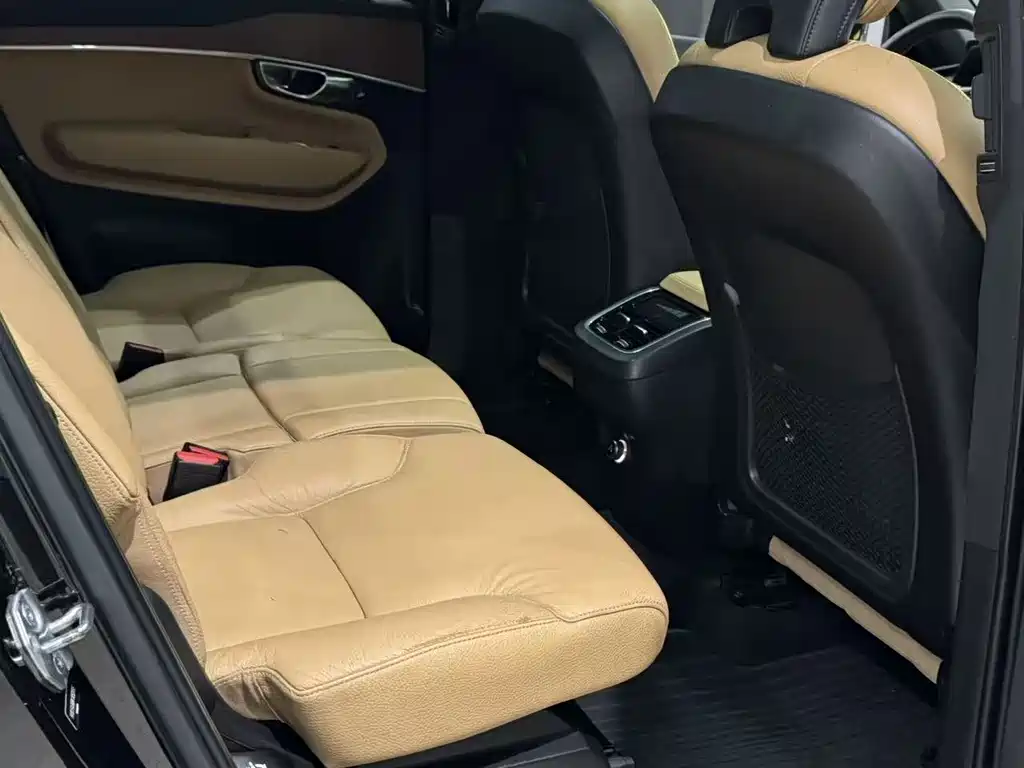 Volvo XC90 — миниатюра 5