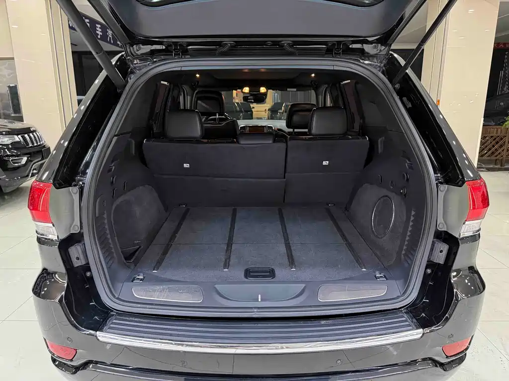 Jeep Grand Cherokee (Import) — миниатюра 19