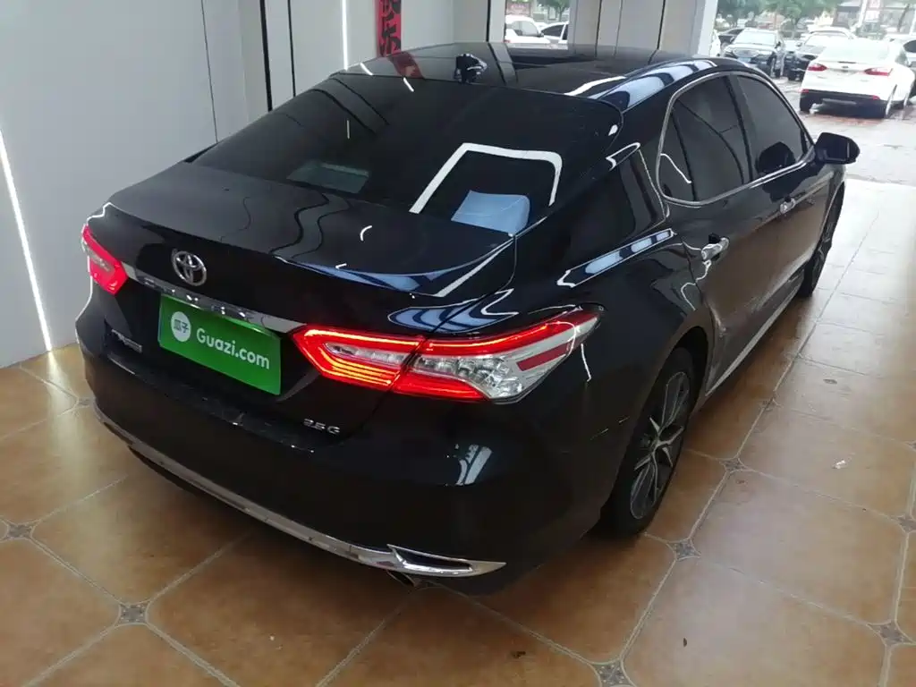 Toyota Camry — миниатюра 7