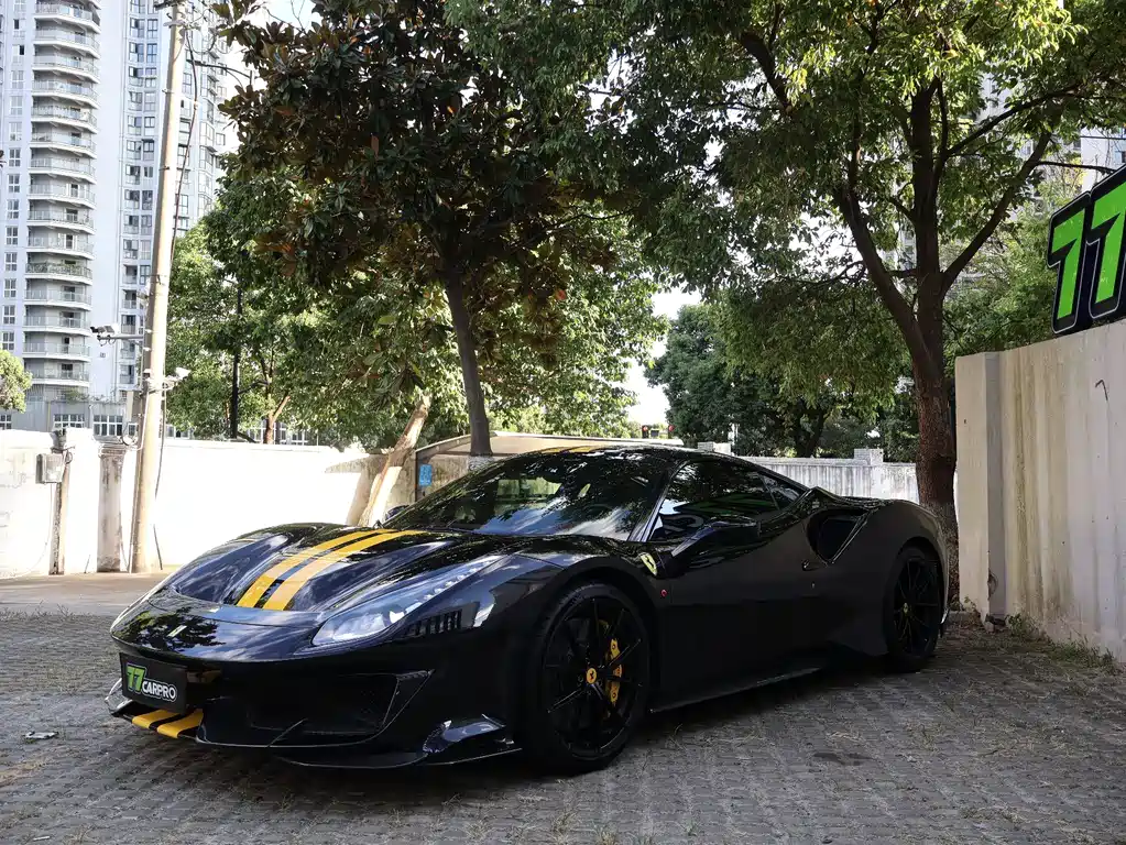 FERRARI 488
