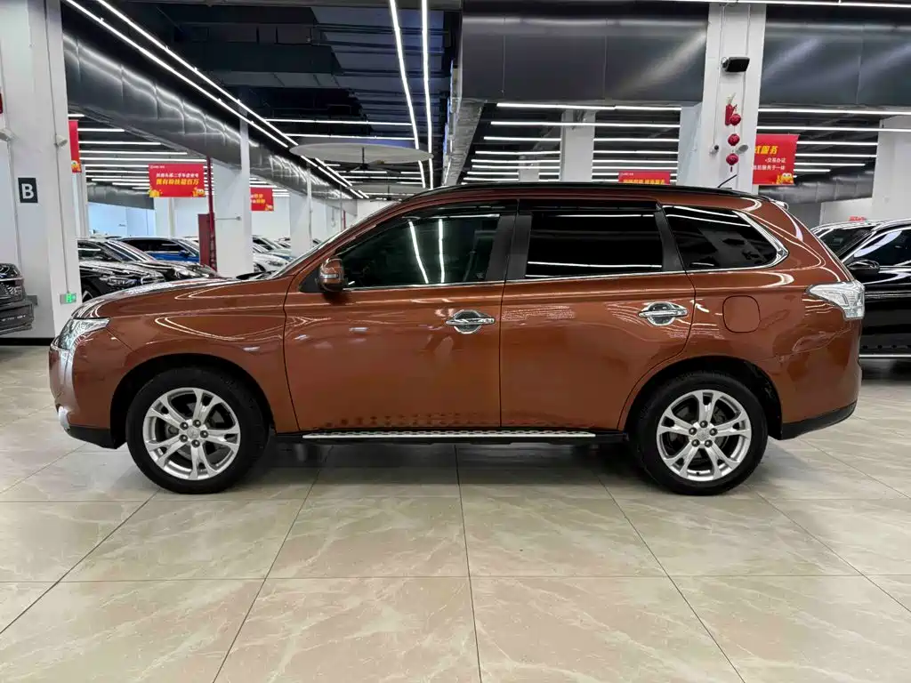 Mitsubishi Outlander (Import) — миниатюра 3