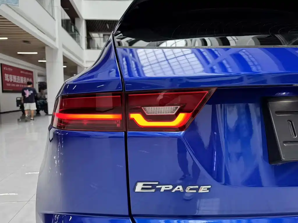 Jaguar E-PACE — миниатюра 23