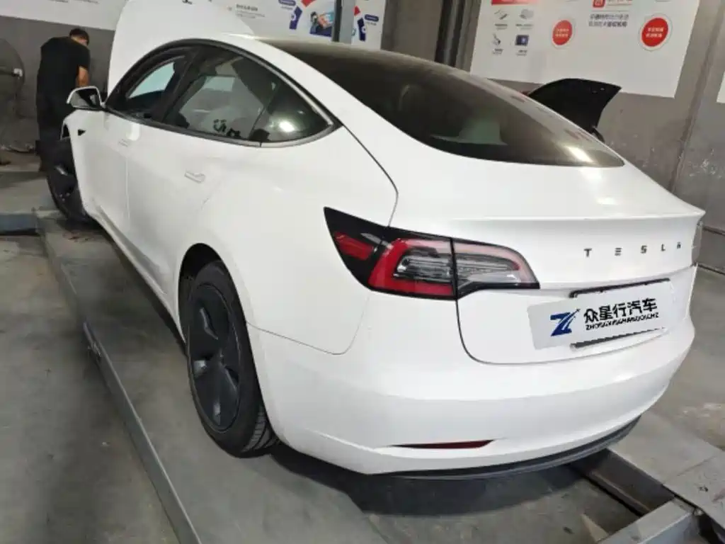 Tesla Model 3 — миниатюра 9