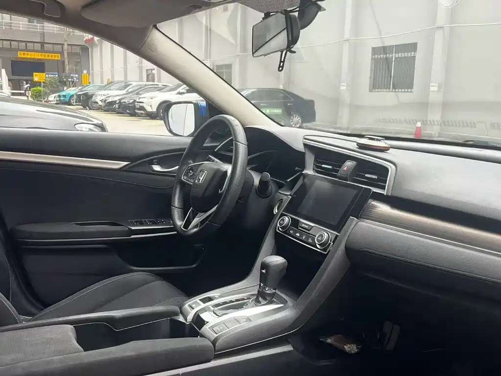 Honda Civic 2019 220TURBO CVT V