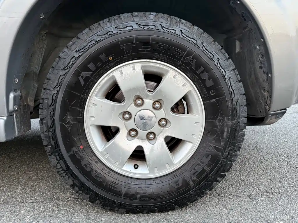 Mitsubishi Pajero — миниатюра 19