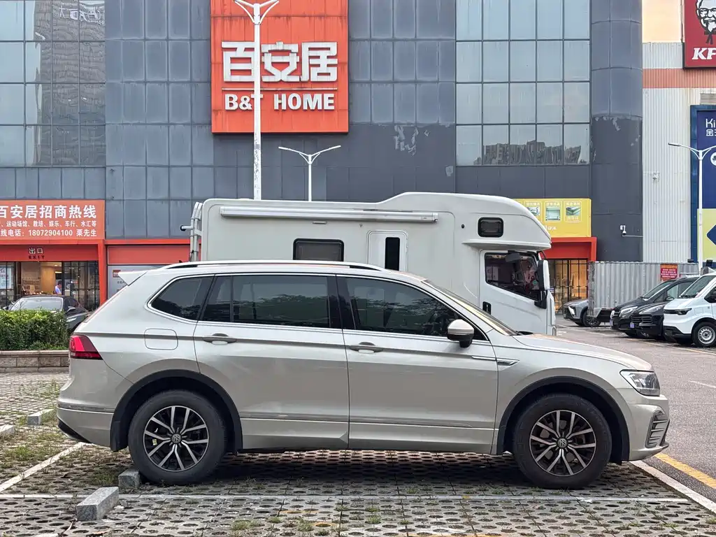 Volkswagen Tiguan L PHEV — миниатюра 4