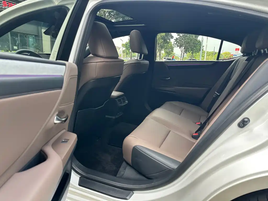 Lexus ES — миниатюра 11