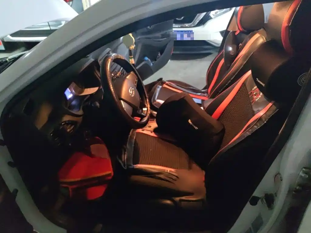 Hyundai Elantra — миниатюра 14
