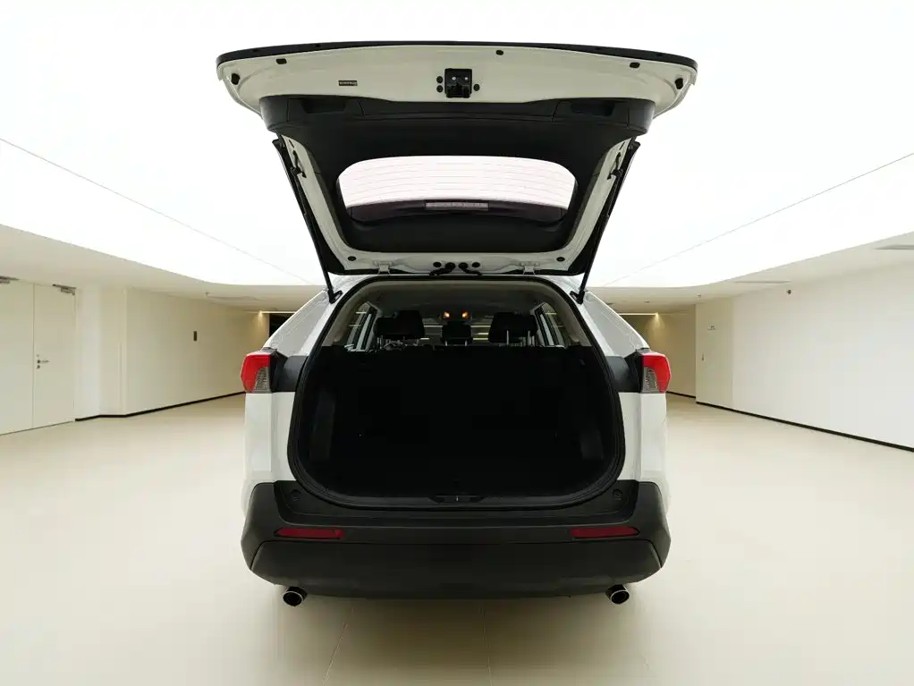 Toyota RAV4 — миниатюра 7
