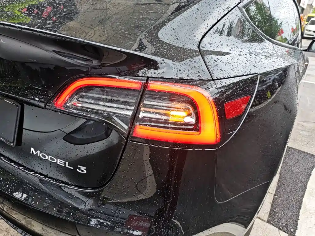 Tesla Model 3 — миниатюра 8