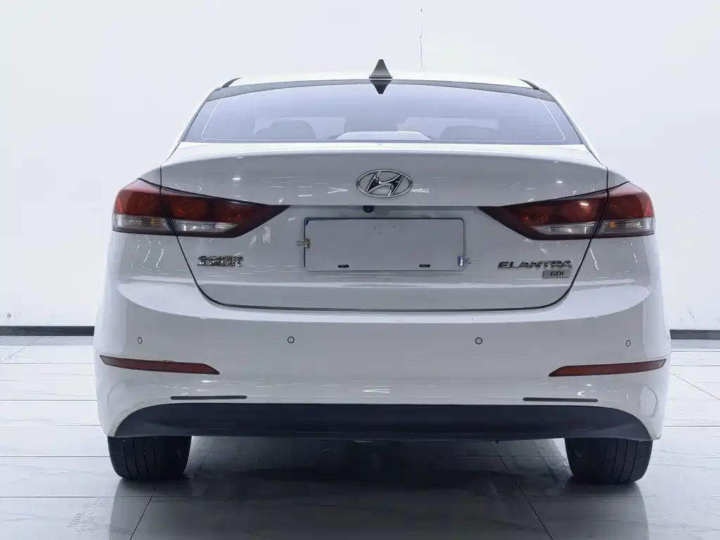 Hyundai Elantra — миниатюра 8