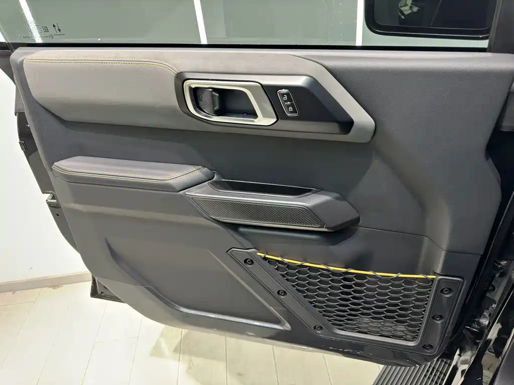 Ford Bronco — миниатюра 15