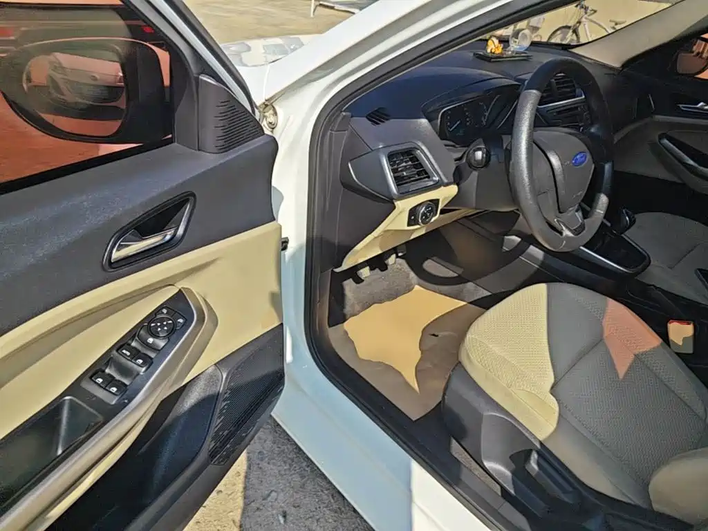 Ford Escort — миниатюра 16