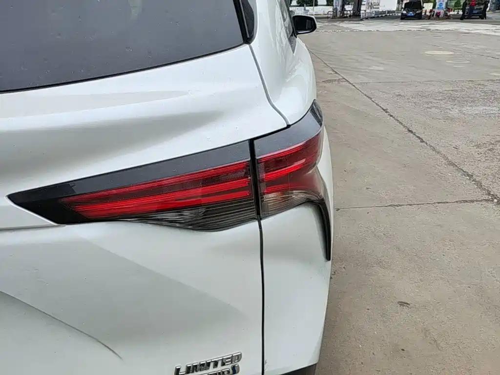 Toyota Sienna — миниатюра 8