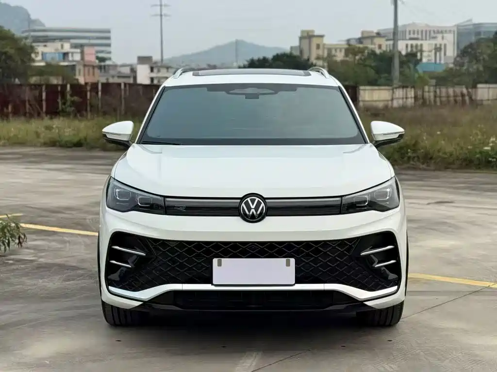 Volkswagen Tiguan L — миниатюра 2