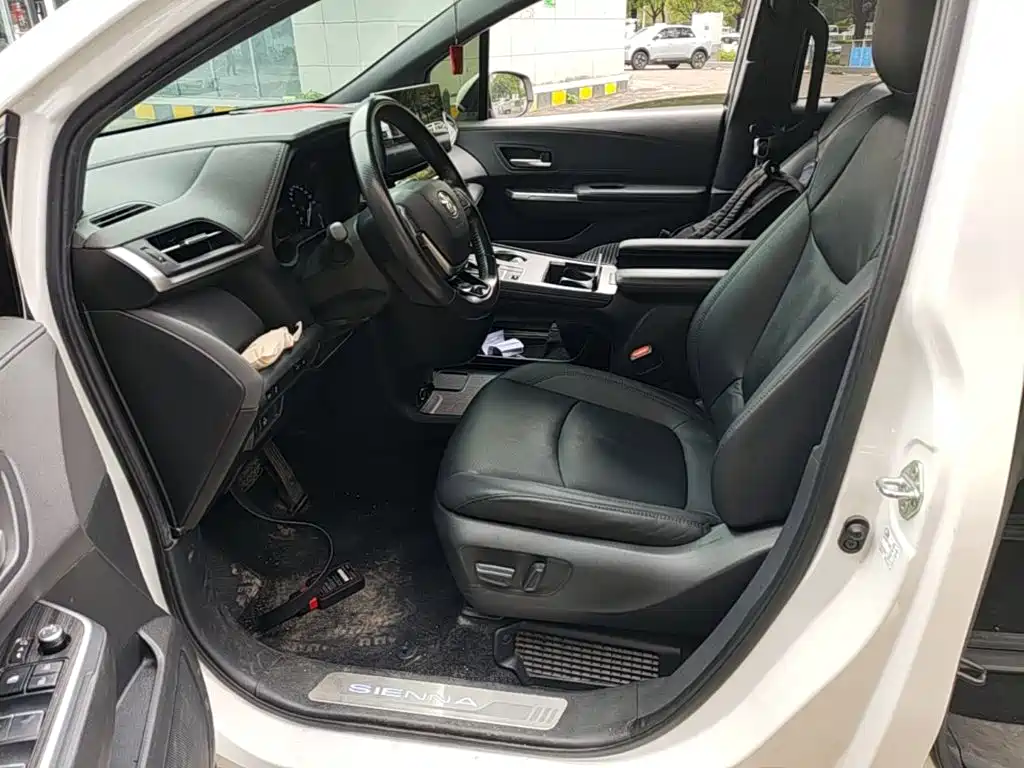 Toyota Sienna — миниатюра 15