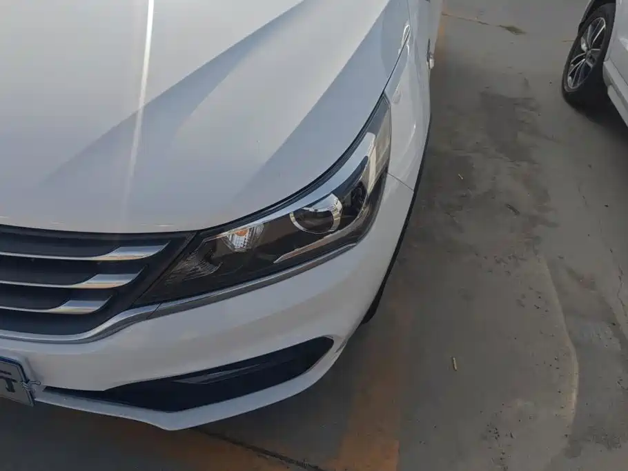 Baojun 310W — миниатюра 5