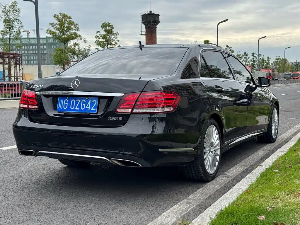 Mercedes-Benz E-Class — миниатюра 18