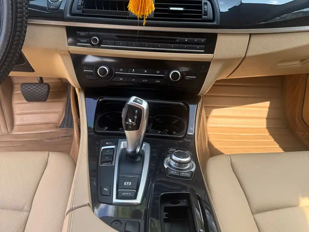 BMW 5 Series — миниатюра 11