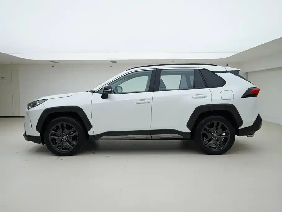 Toyota RAV4 — миниатюра 3