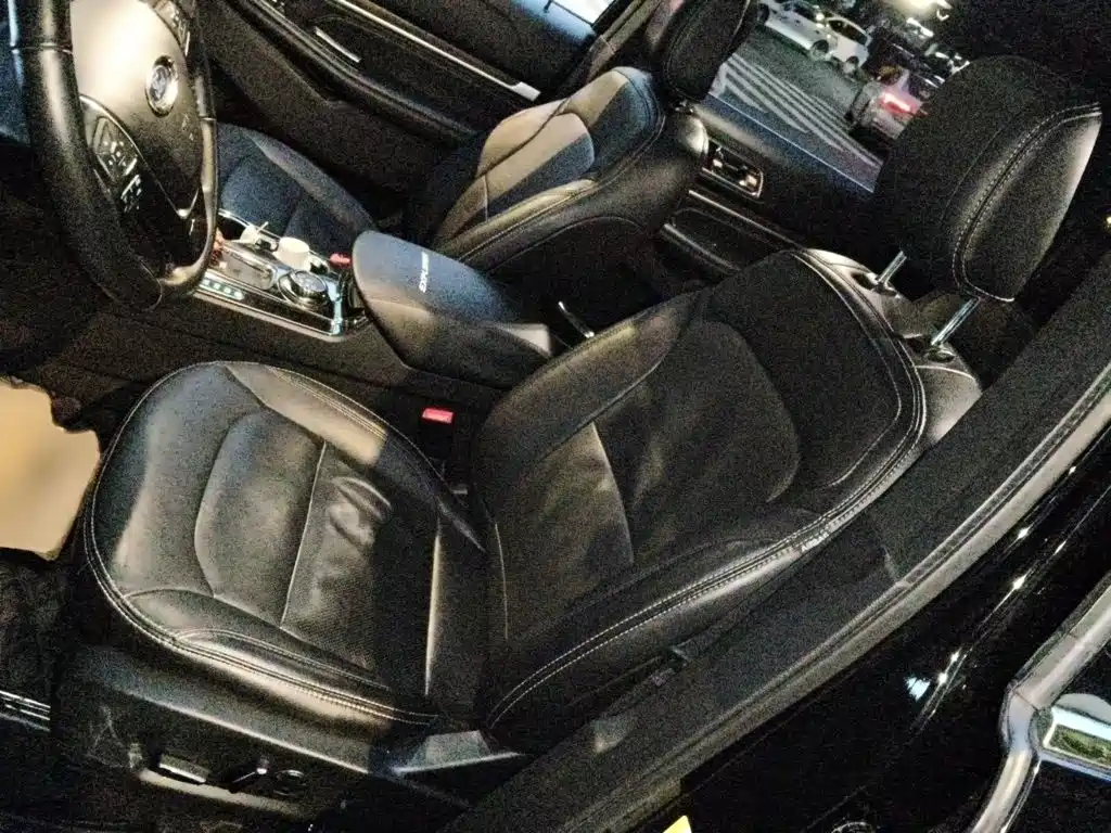 Ford Explorer (Import) — миниатюра 8