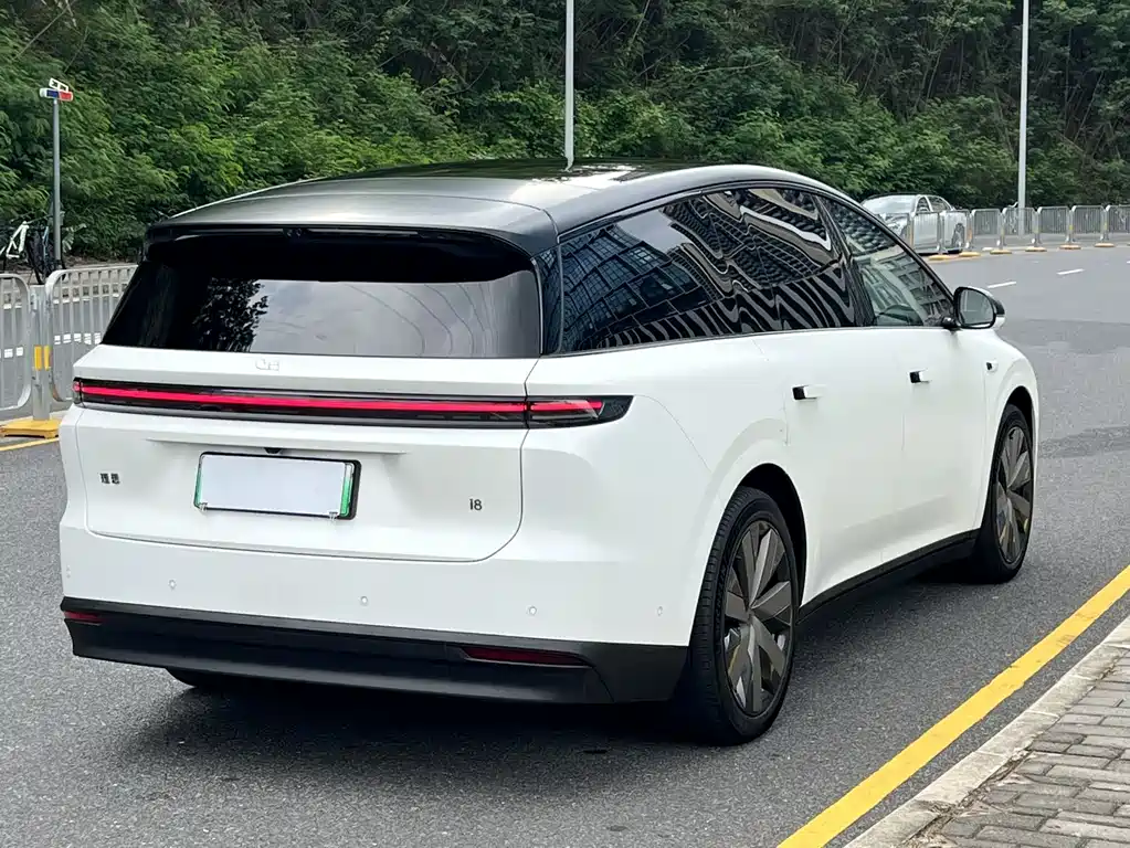 Li Auto i8 2025 Standard