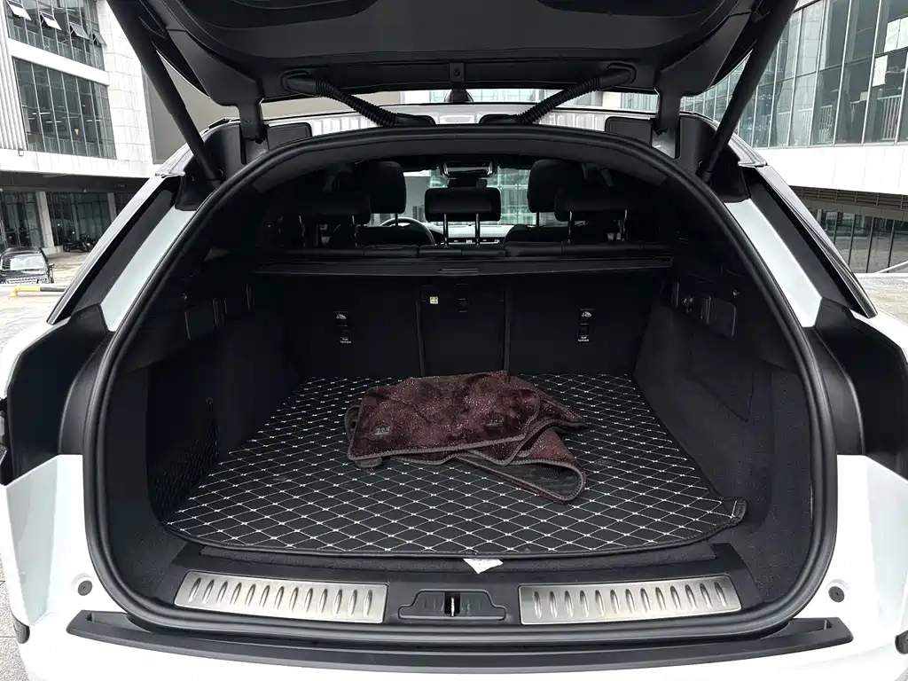 Land Rover Velar — миниатюра 14