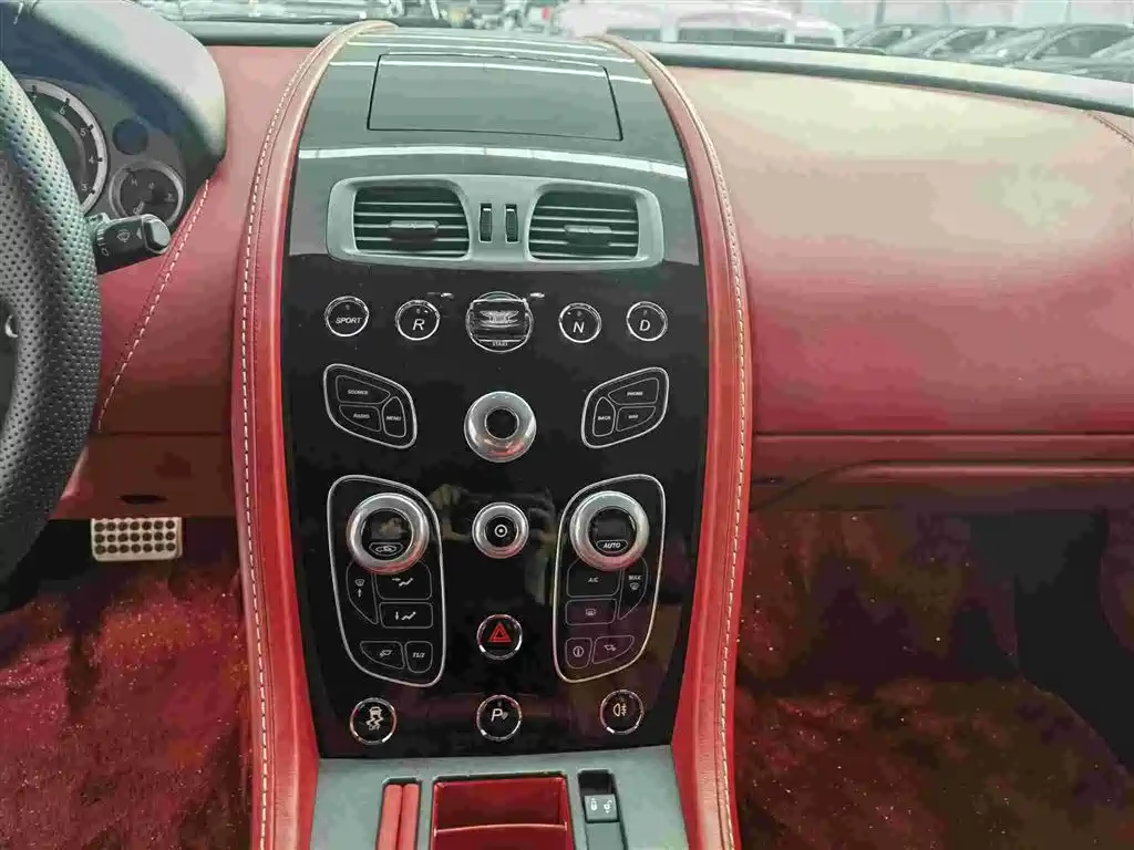 ASTON MARTIN V8 VANTAGE