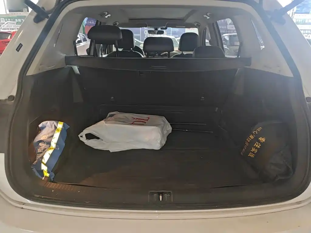 Volkswagen Tiguan L — миниатюра 19