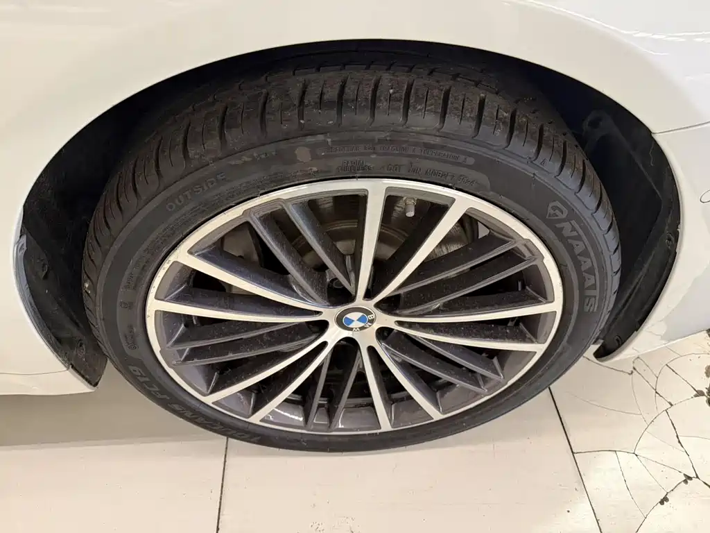 BMW 5 Series — миниатюра 5