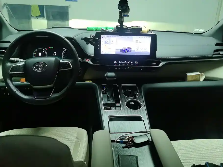 Toyota Granvia — миниатюра 12