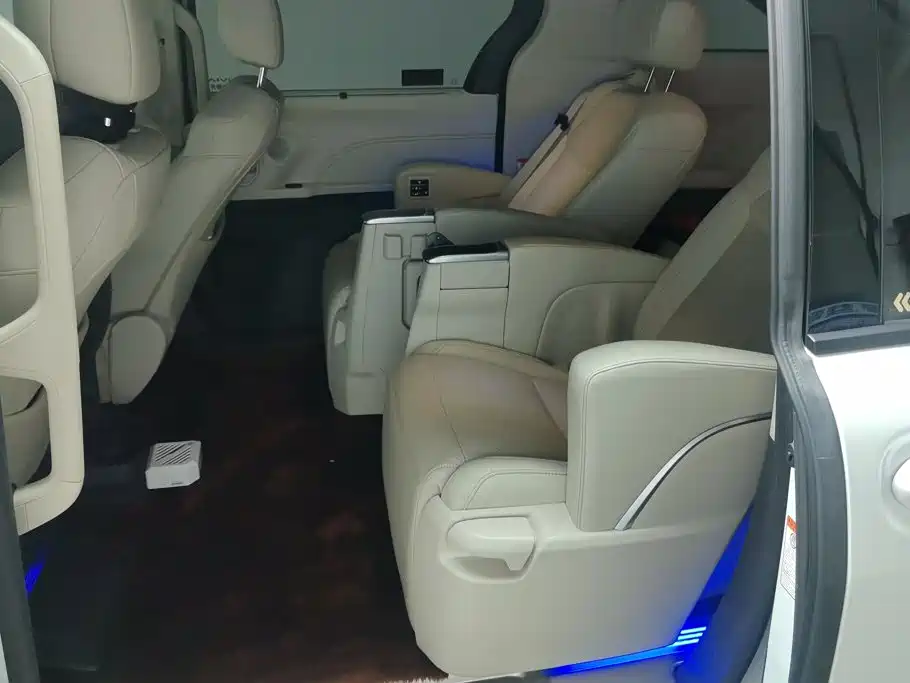 Toyota Granvia — миниатюра 11